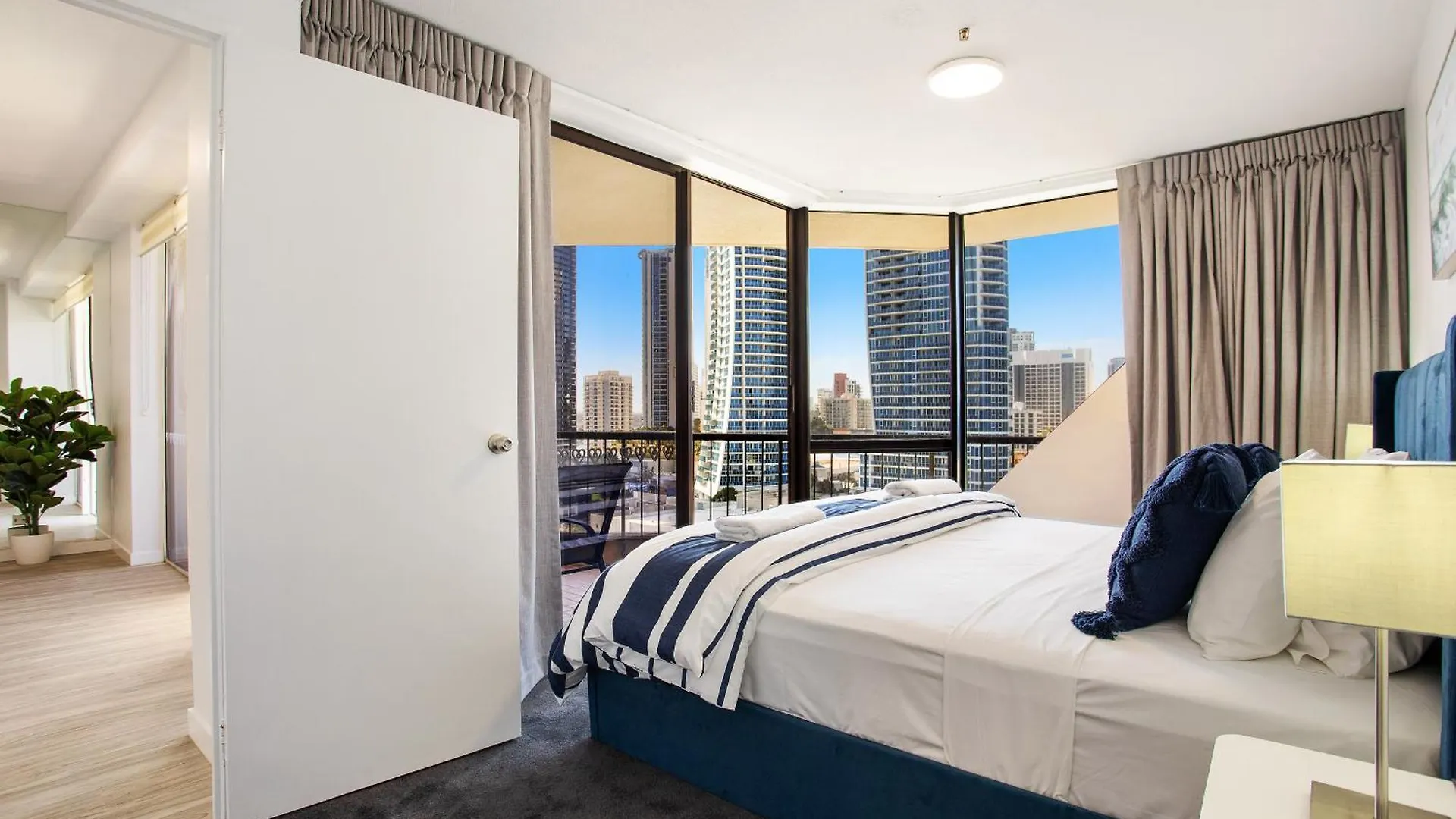 Paradise Centre Apartments Managed By Gchs Gold Coast