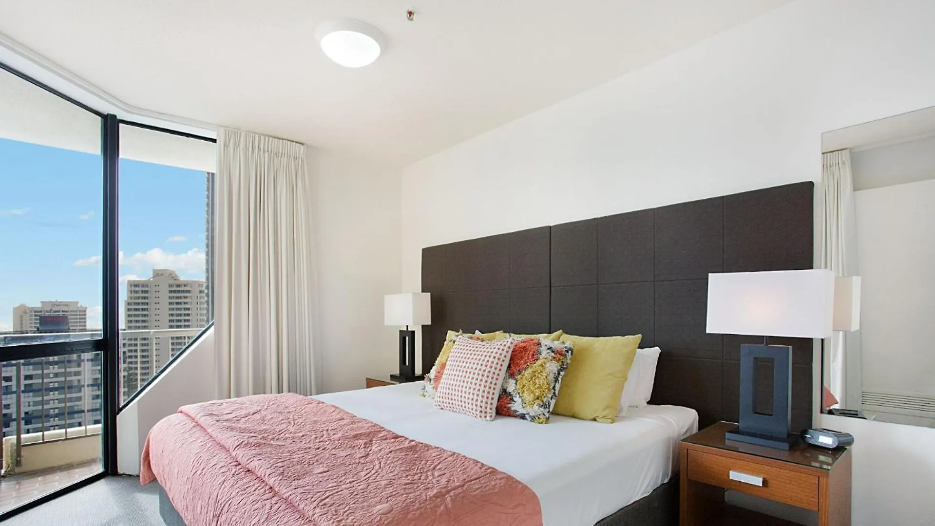Paradise Centre Apartments Managed By Gchs Gold Coast