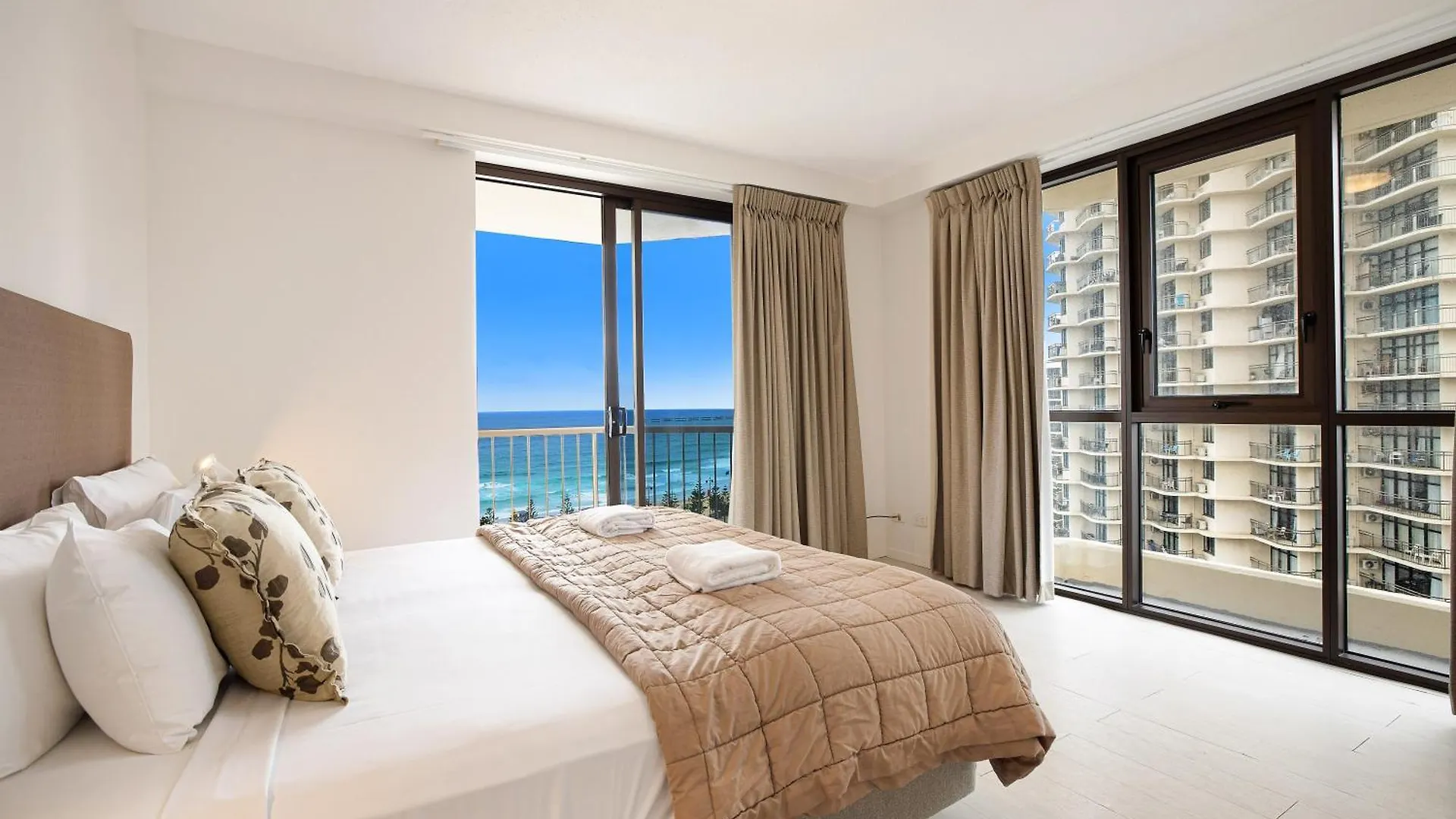 Paradise Centre Apartments Managed By Gchs Gold Coast
